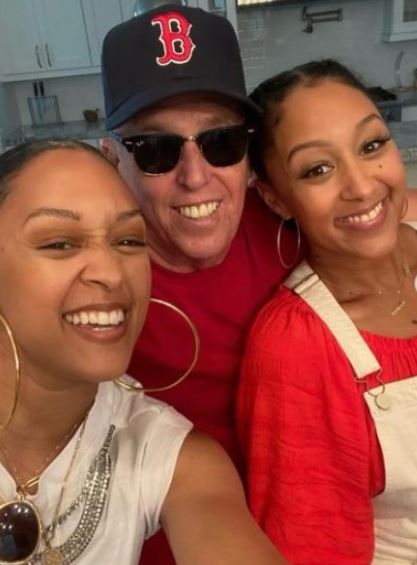Darlene Mowry daughters Tamera Mowry and Tia Mowry with their father Timothy John Mowry